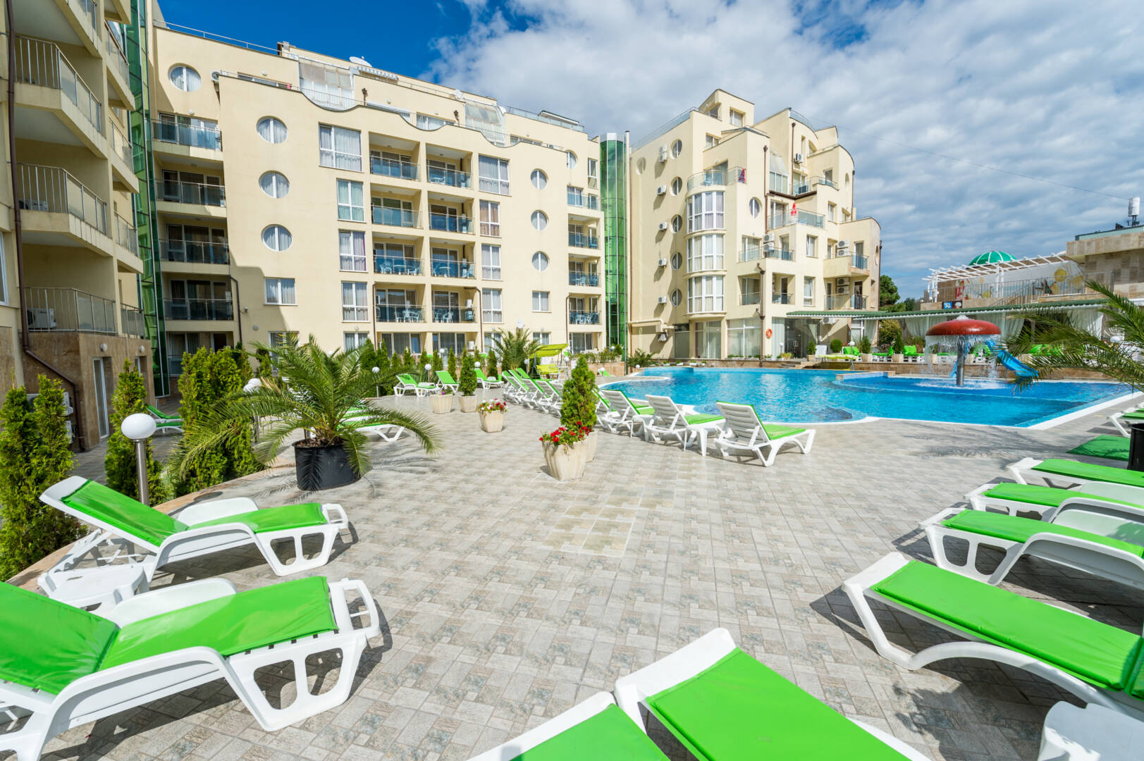 Eternal Hotel - R Resort - swimming pool